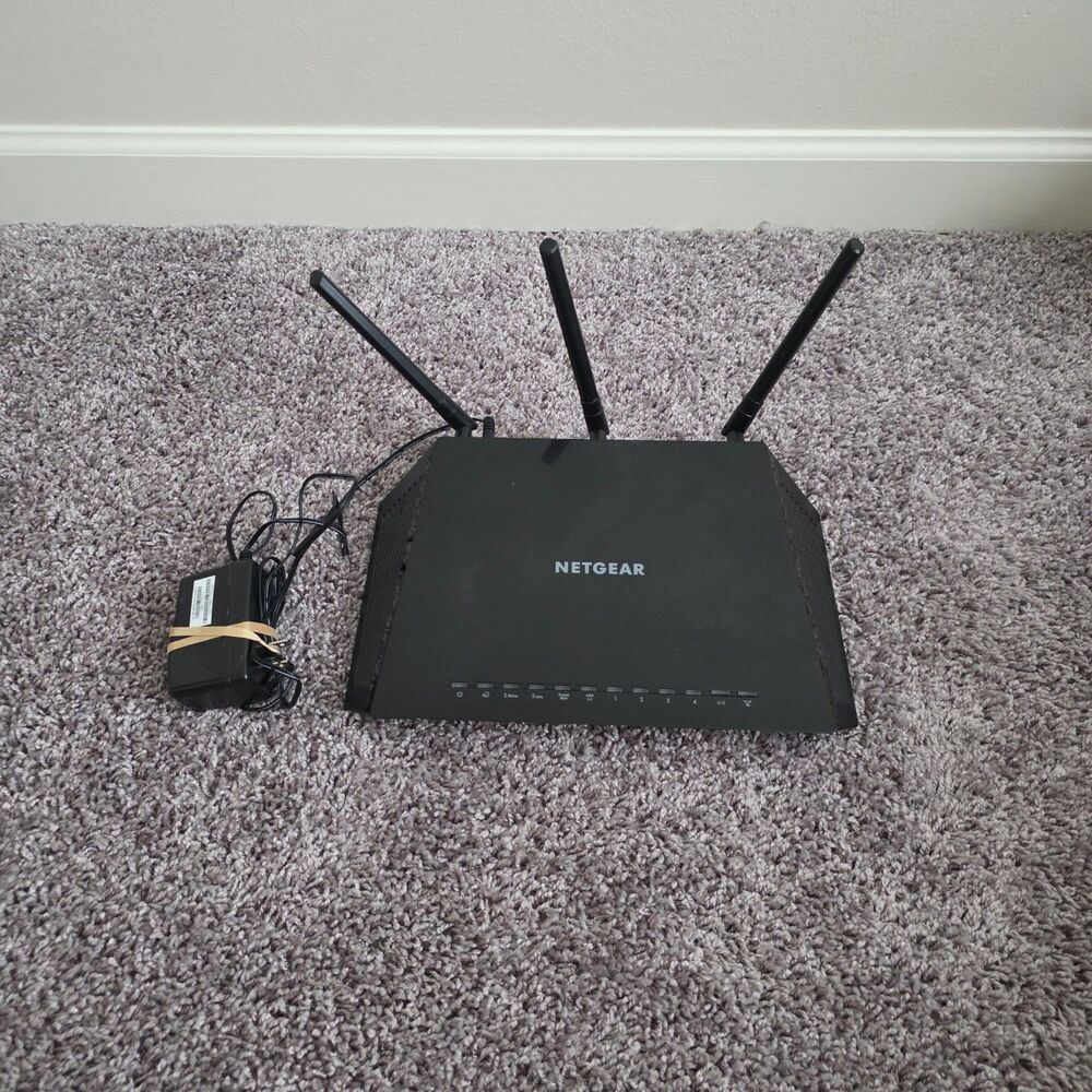 NETGEAR Nighthawk AC1750 Smart WiFi Router (Model: R6700v3) - Picture 1 of 3